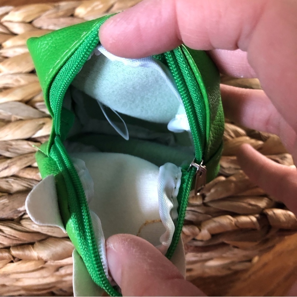 Dinosaur mini book back keychain with zipper - Picture 3 of 3